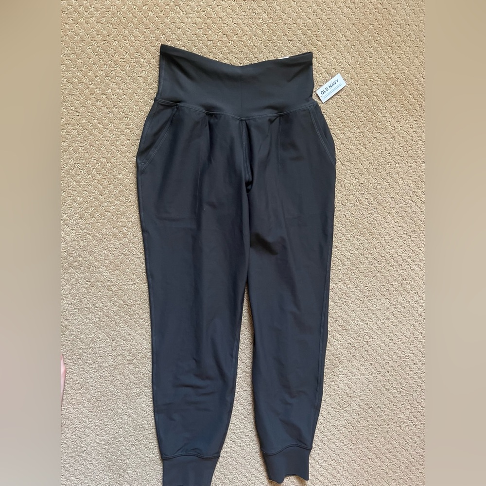 BRAND NEW WITH TAGS Old Navy grey-ish color high rise joggers size S